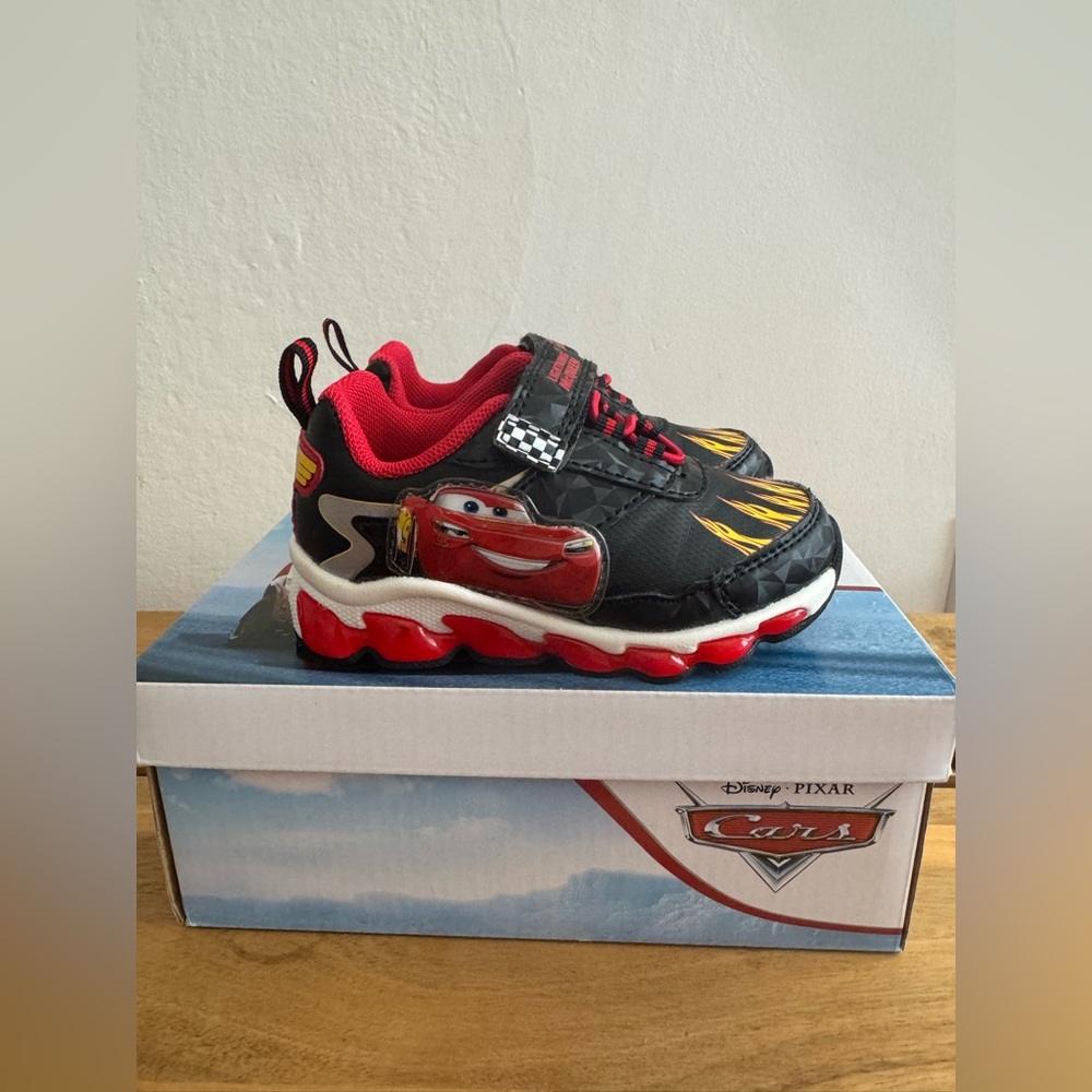 Disney Pixar Cars Lightning McQueen light-up shoe in Toddler 7